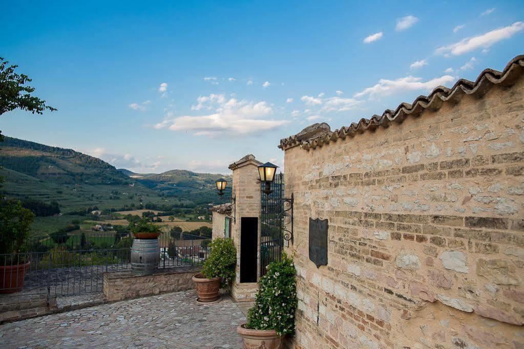 La Bastiglia Hotel Spello Exterior photo